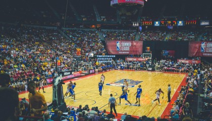 中国游泳队闪耀世锦赛 新星崛起老将坚守 巴黎奥运前景可期