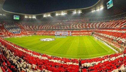 冰球联赛激战正酣，豪强争霸，新秀崛起，赛季格局风云变幻