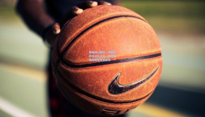 防线核心回归！萨利巴恢复全队合练，欧冠关键战有望复出勤王