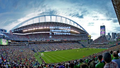 杨毅评男篮奥运热身赛，惨败法国暴露锋线软肋，正视差距方能寻出路