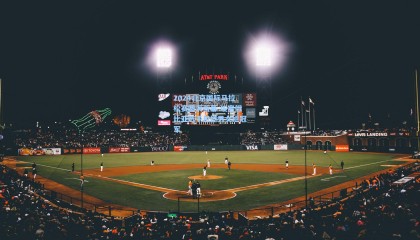 2024北京国际马拉松赛圆满落幕 埃塞俄比亚选手包揽男女组冠军